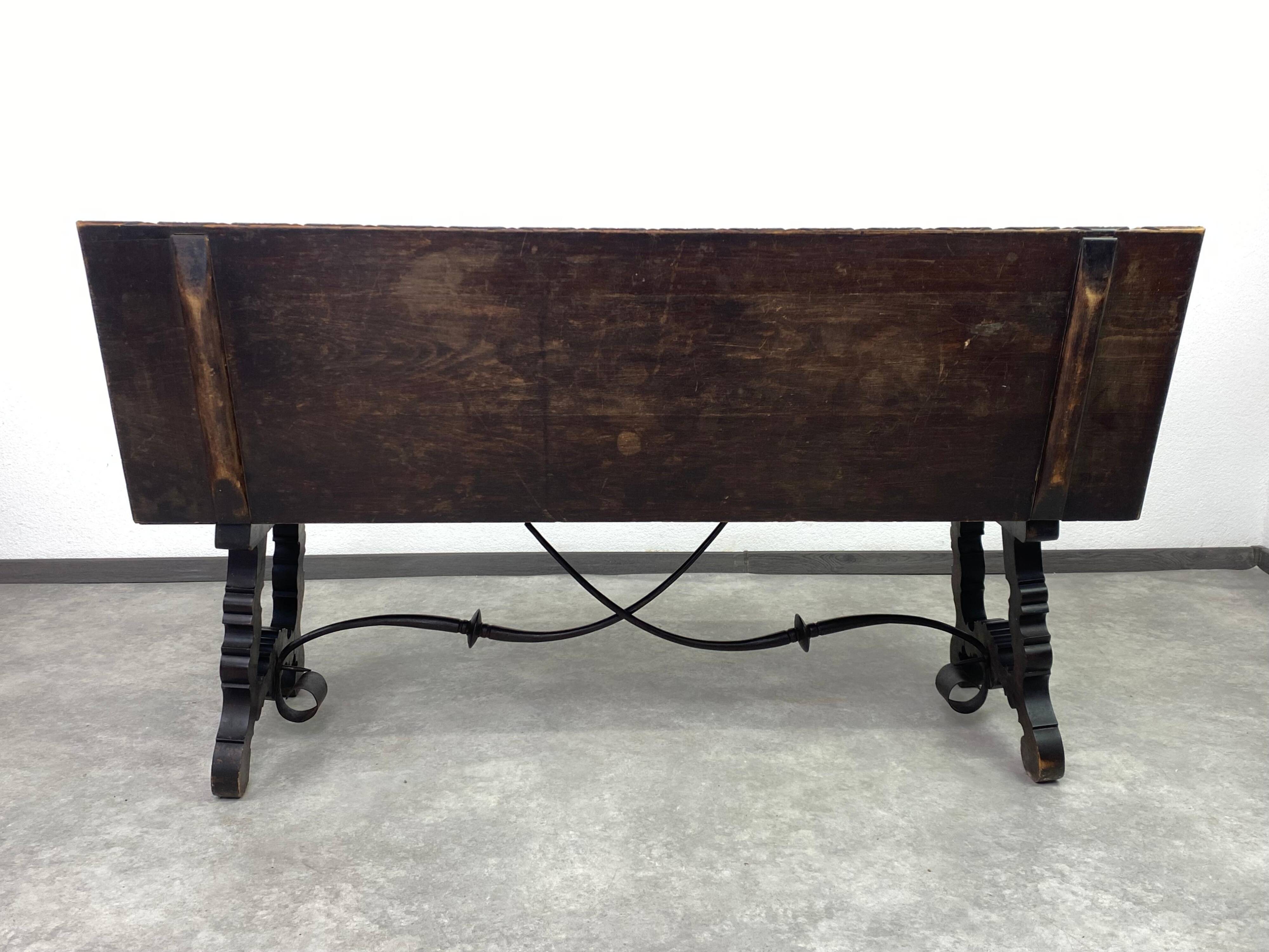 Banc en châtaignier et fer sculpté de la Renaissance espagnole du XIXe siècle