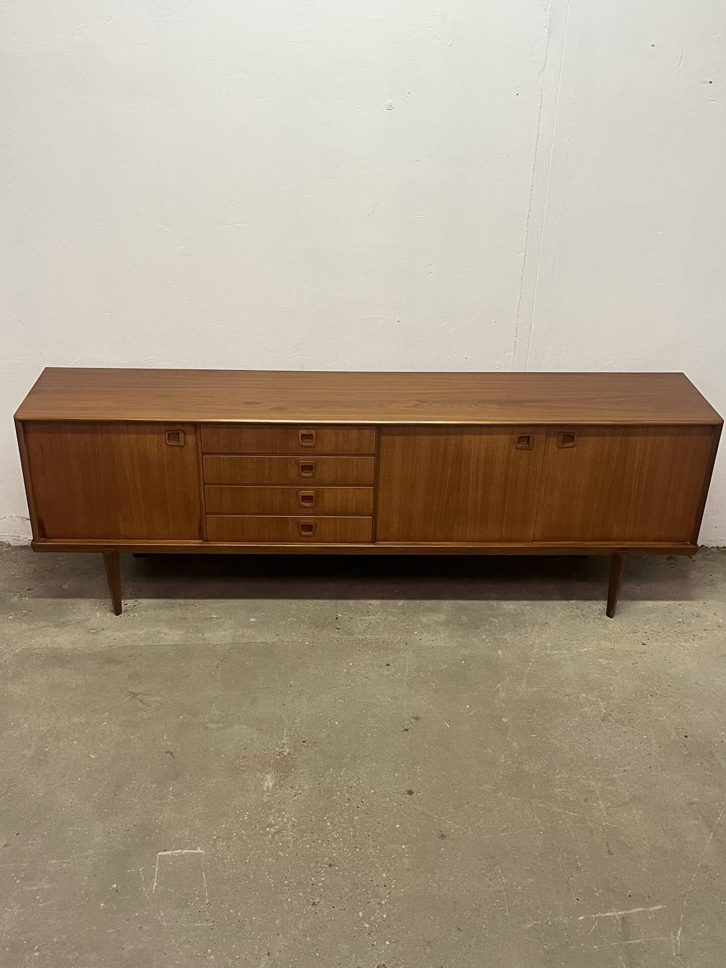 Teak enfilade
