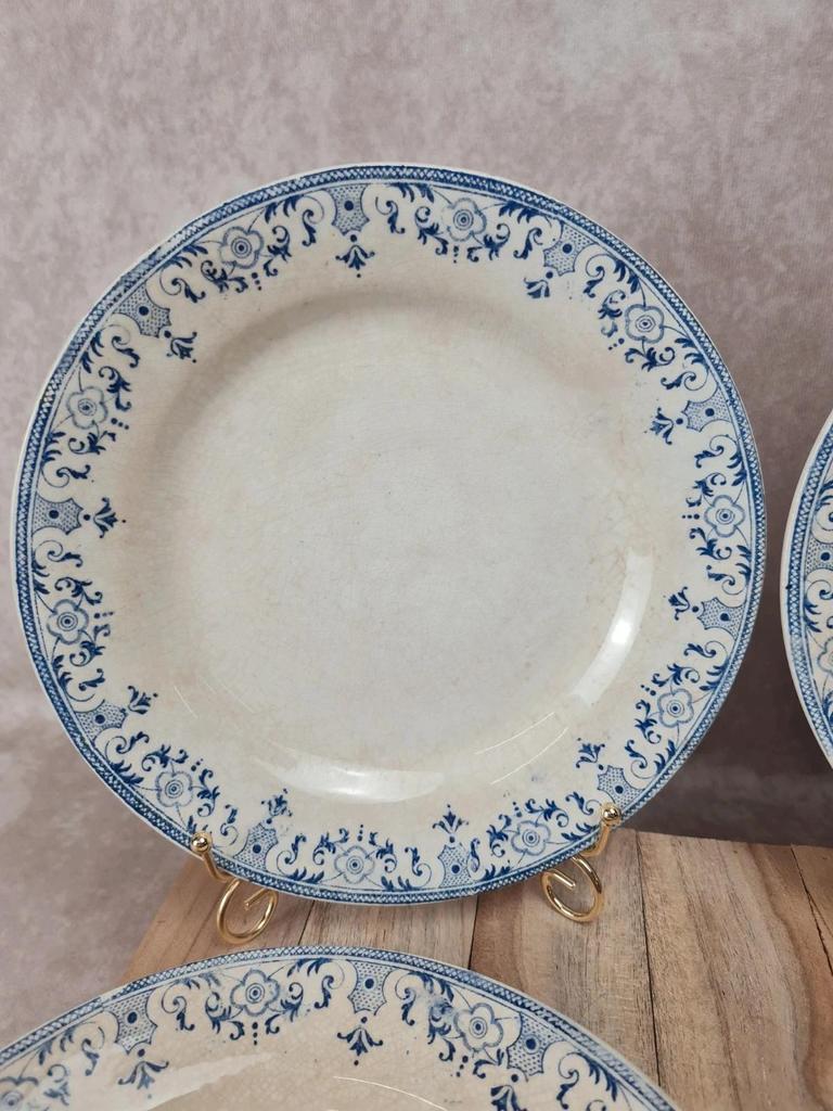 Set of 6 antique flat plates from Creil and Montereau, La Vallières service, 23 cm