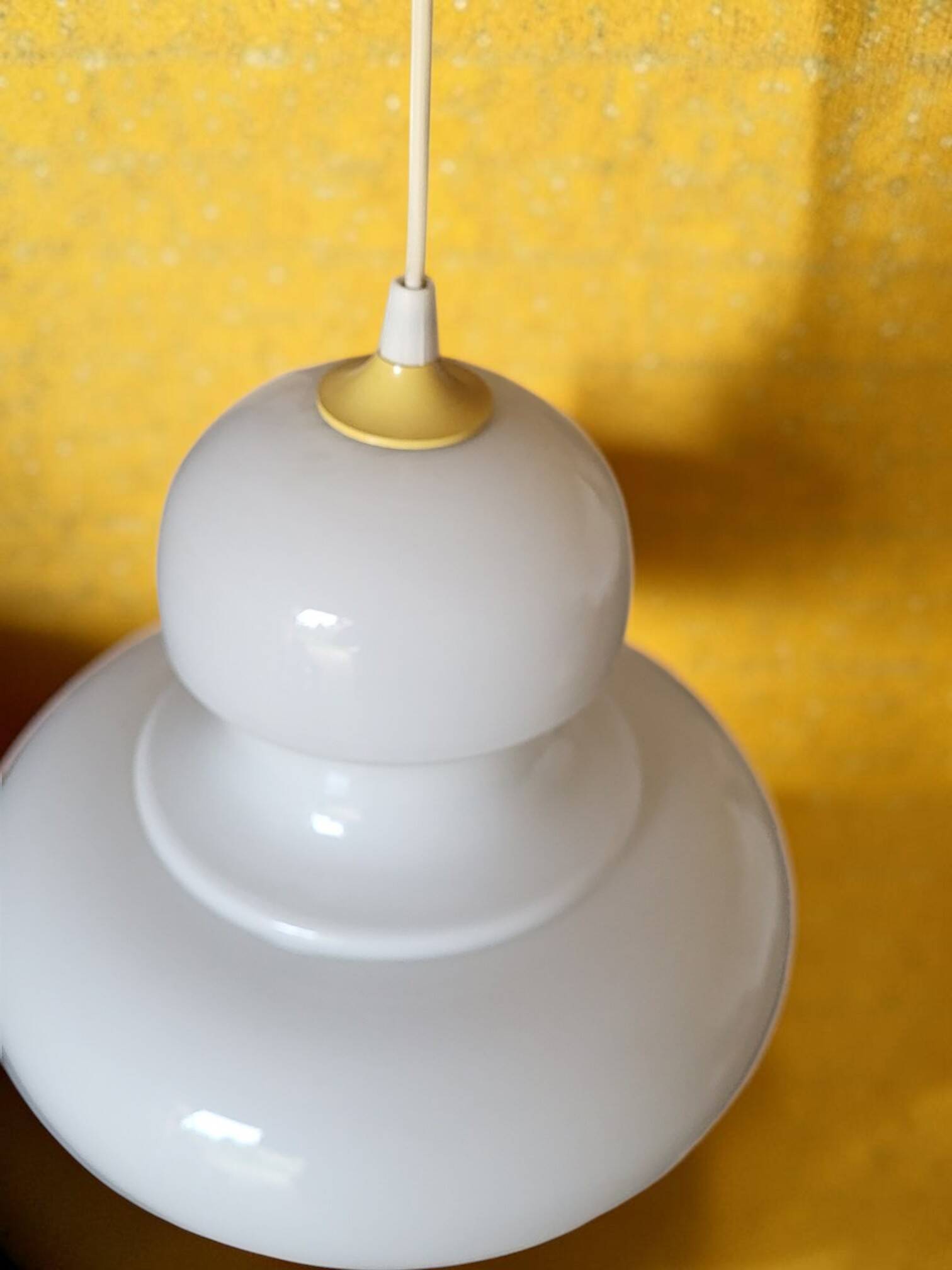 Suspension en verre opalin 1970's