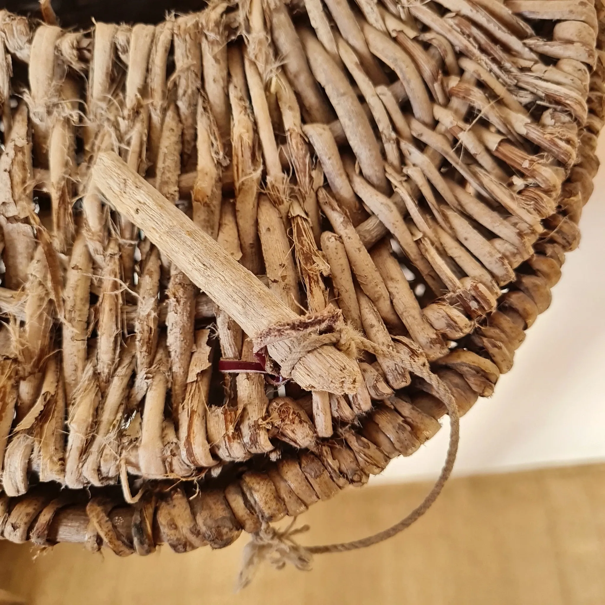Vintage woven wicker fisherman's bag – Wall rattan basket