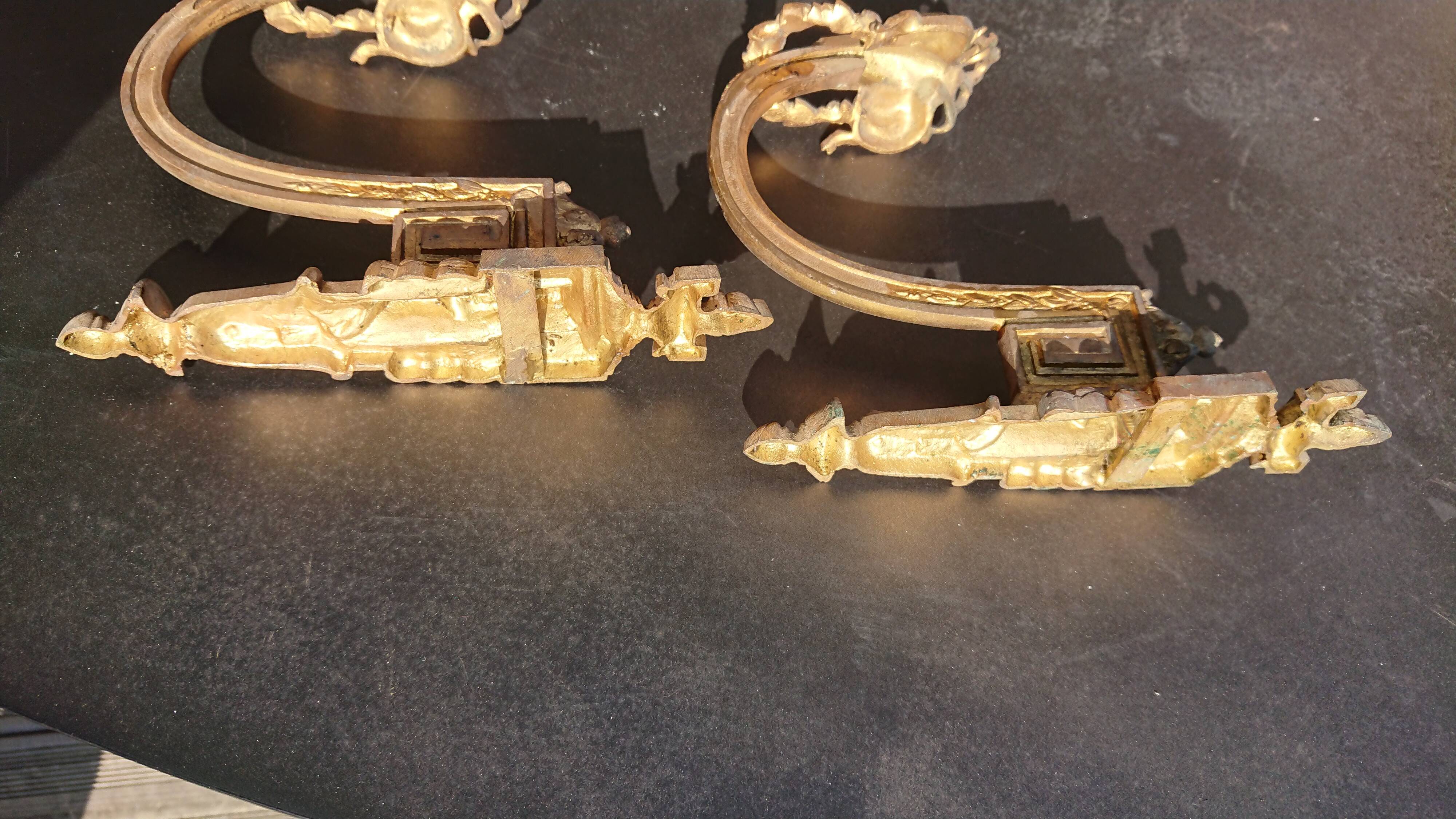 Paire de porte-embrasses en bronze doré