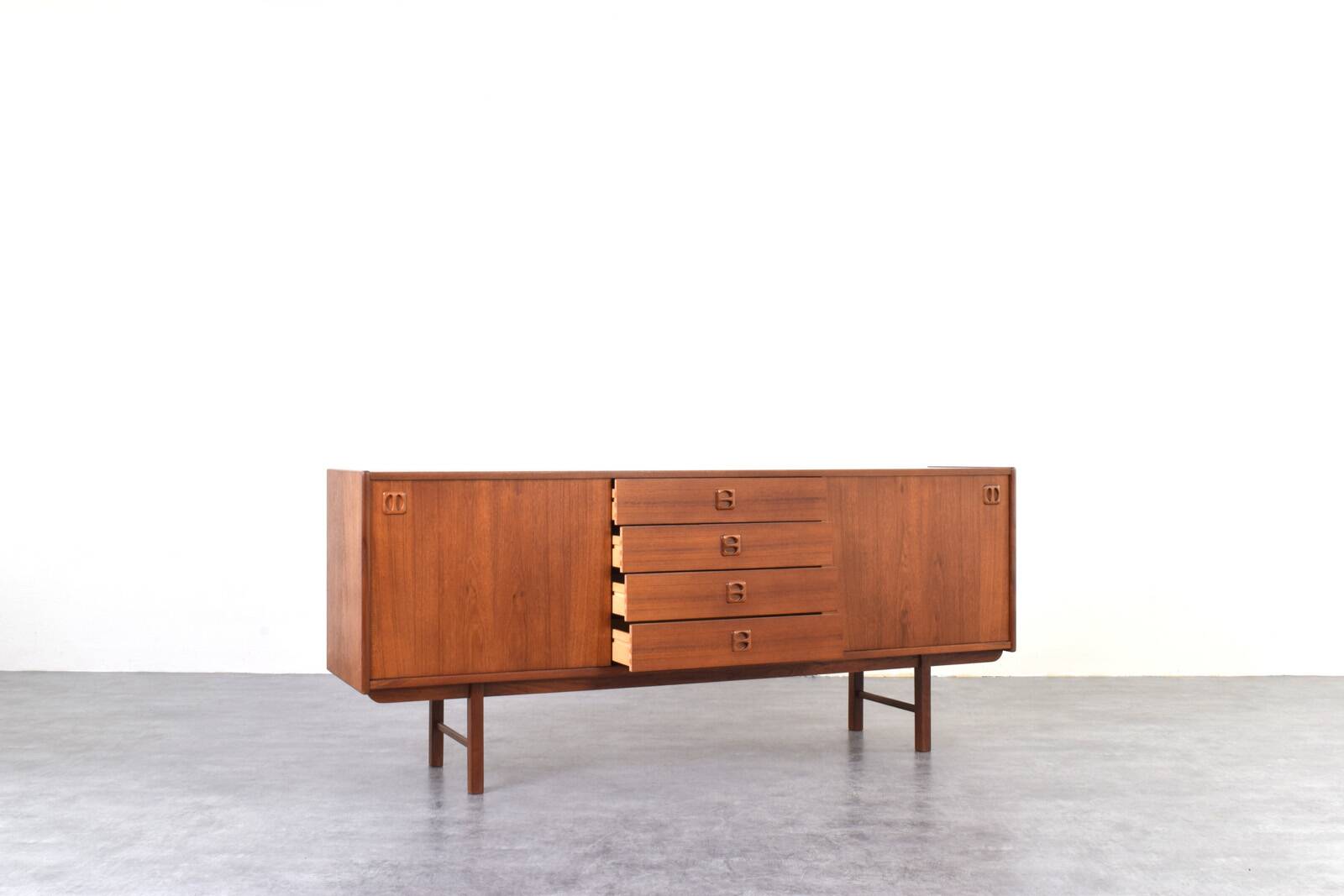 Buffet en teck du milieu du siècle par Klippan Korsør pour Ikea, années 1960.