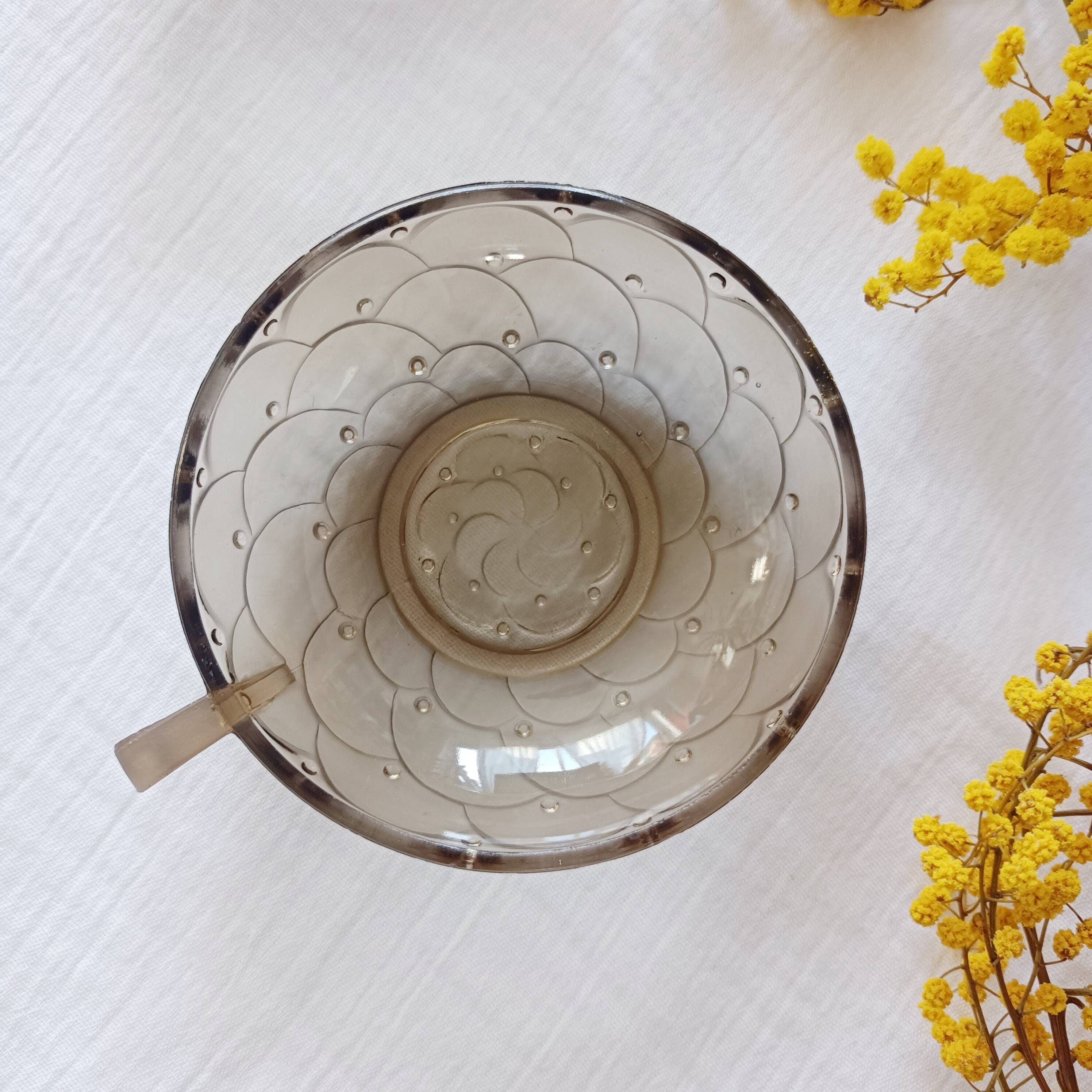 Set of 6 Art Deco dessert bowls in smoked glass.
