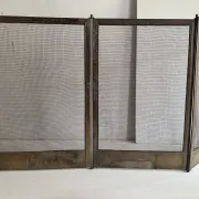 Antique brass and iron mesh spark guard with 4 panels – Early 20th century