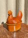 Terrine en barbotine en forme de poule