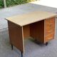 Bureau scandinave vintage en bois des années 70