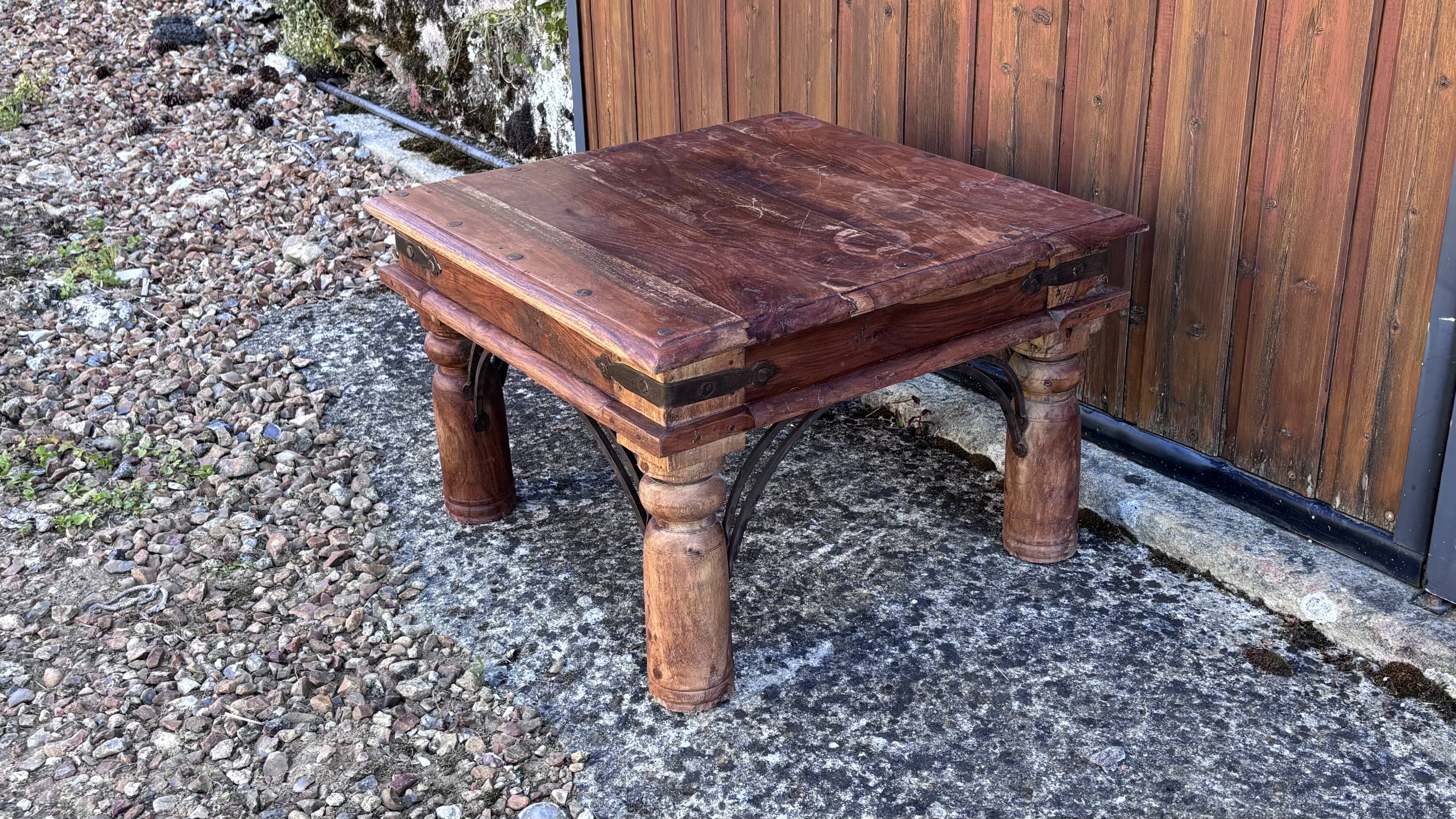 Solid wood coffee table – Colonial spirit