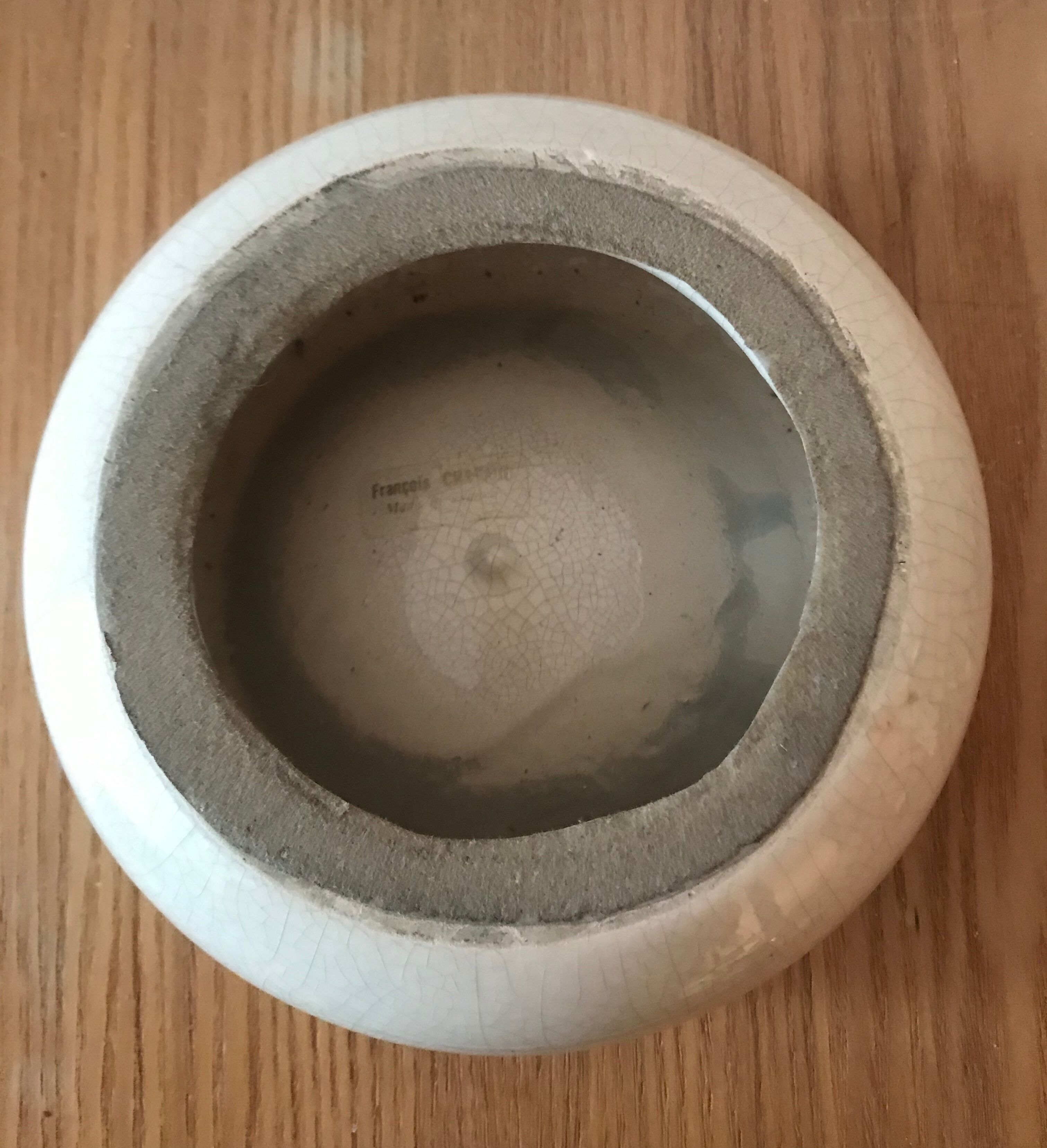 Empty pocket in cracked earthenware François Châtain