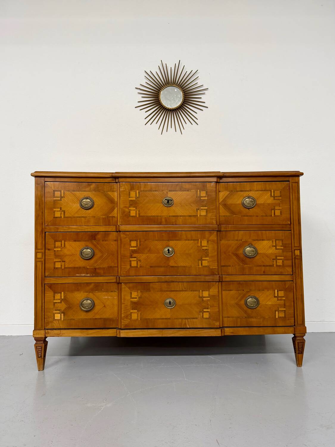 Antique marquetry chest of drawers from the transition period at the end of the 18th century, with 3 wooden drawers.