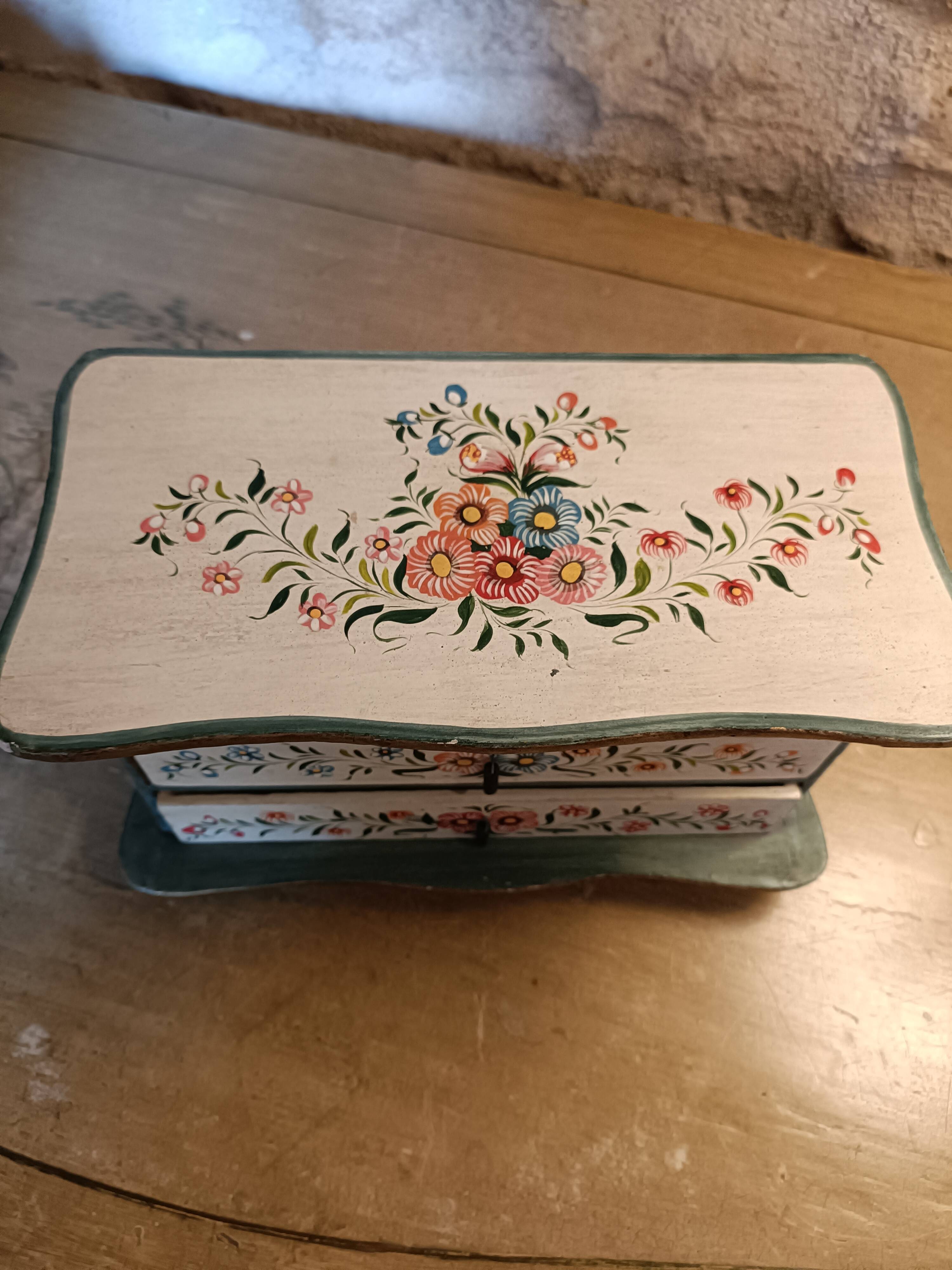 Wooden jewelry box