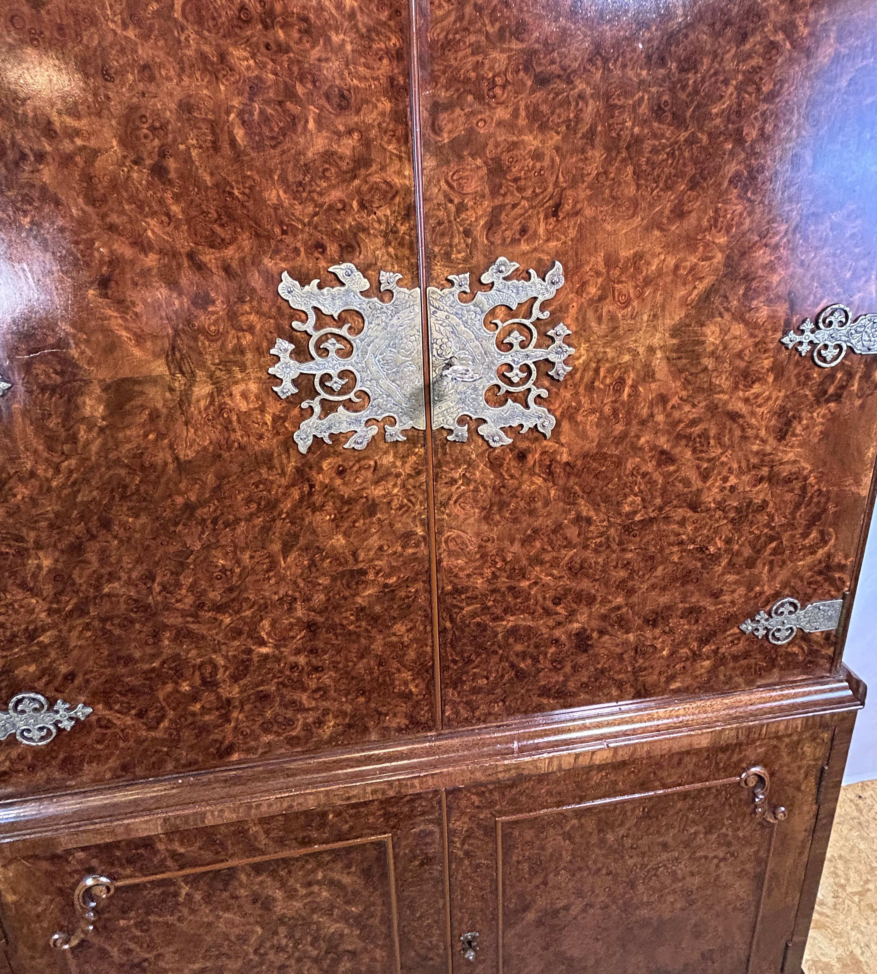 Mid-20th Century Burr Walnut Drinks Cabinet – Art Deco Elegance Meets Queen