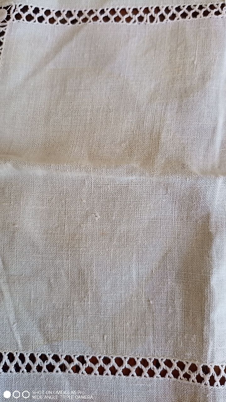 Centerpiece - lace - antique textile - 40 x 44 cm