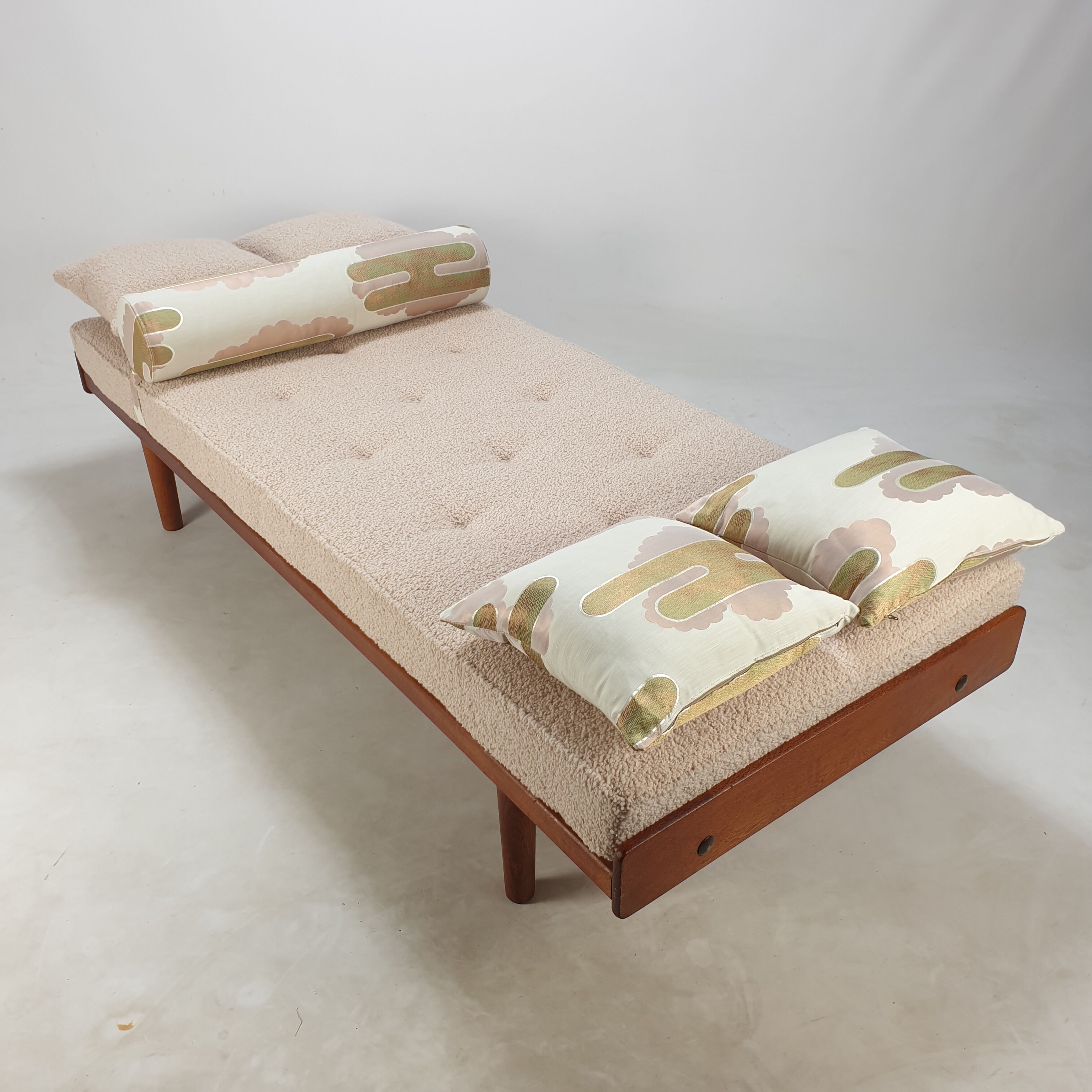 Mid-century teak daybed, 1960s
