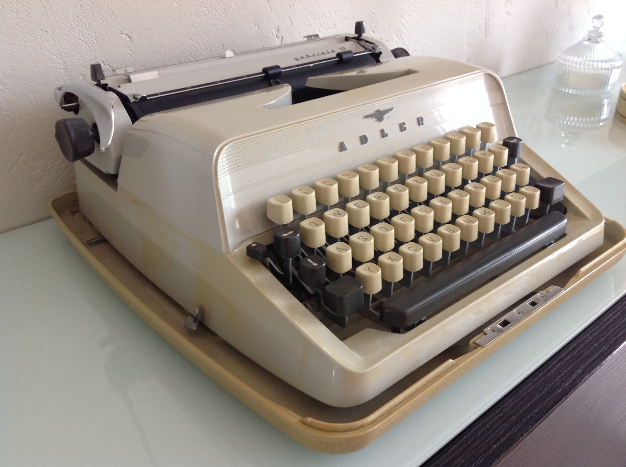 Triumph Gabriele 10 typewriting 1970