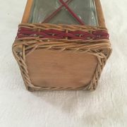 Bottle sheathed on the top and the low d wicker woven