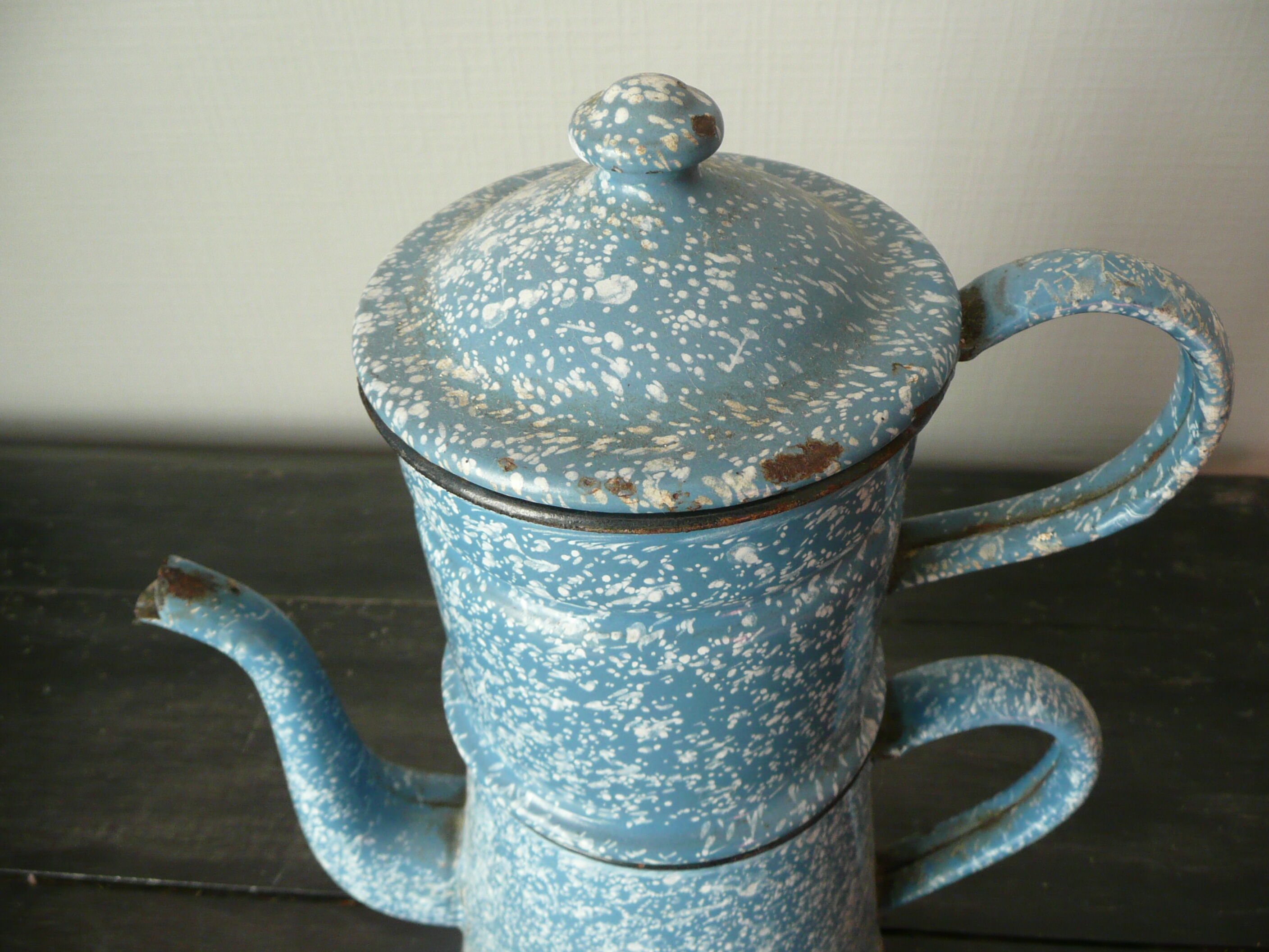 Enamelled coffee maker
