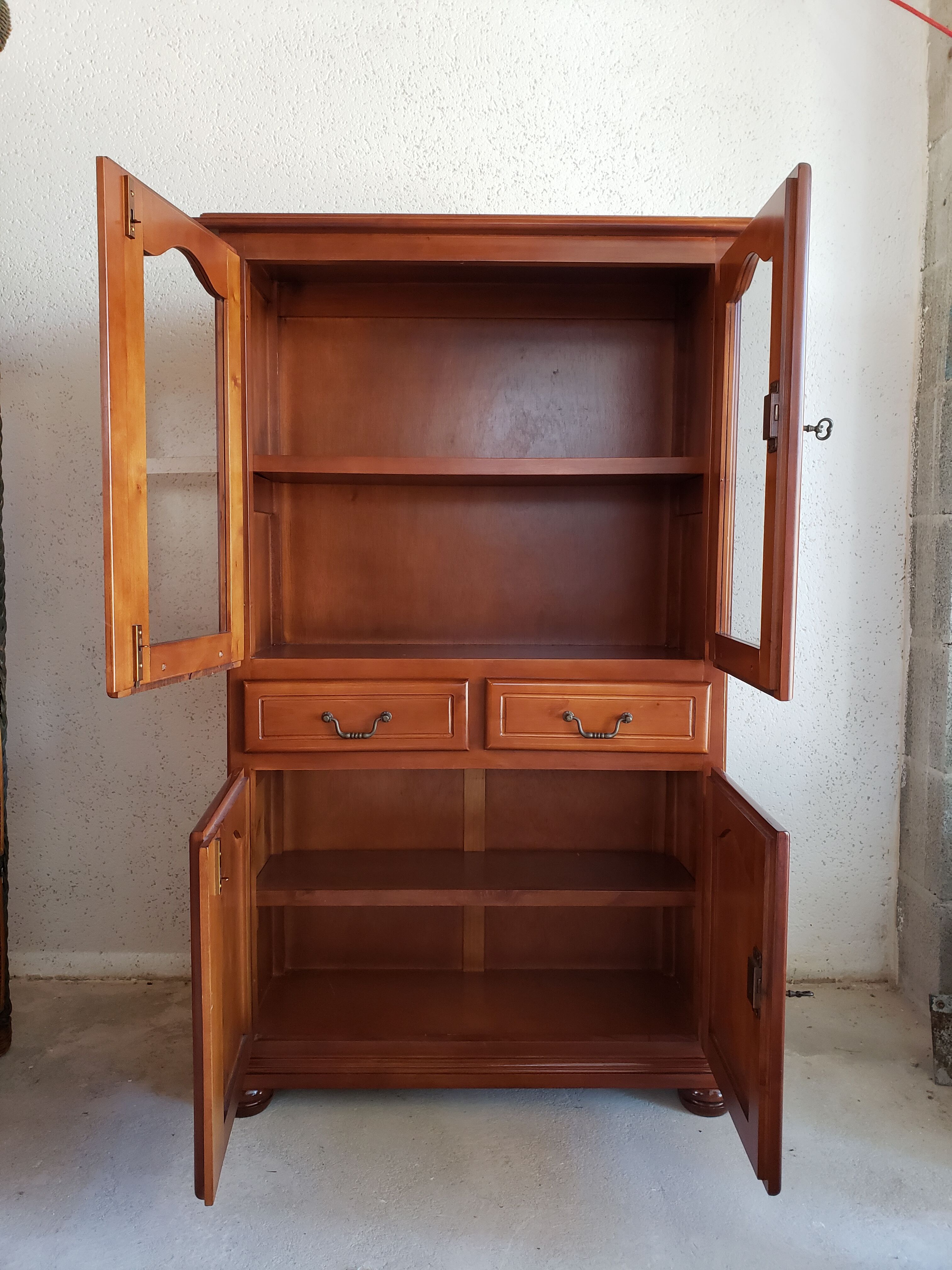 Display cabinet in alder