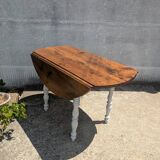 Oval folding table