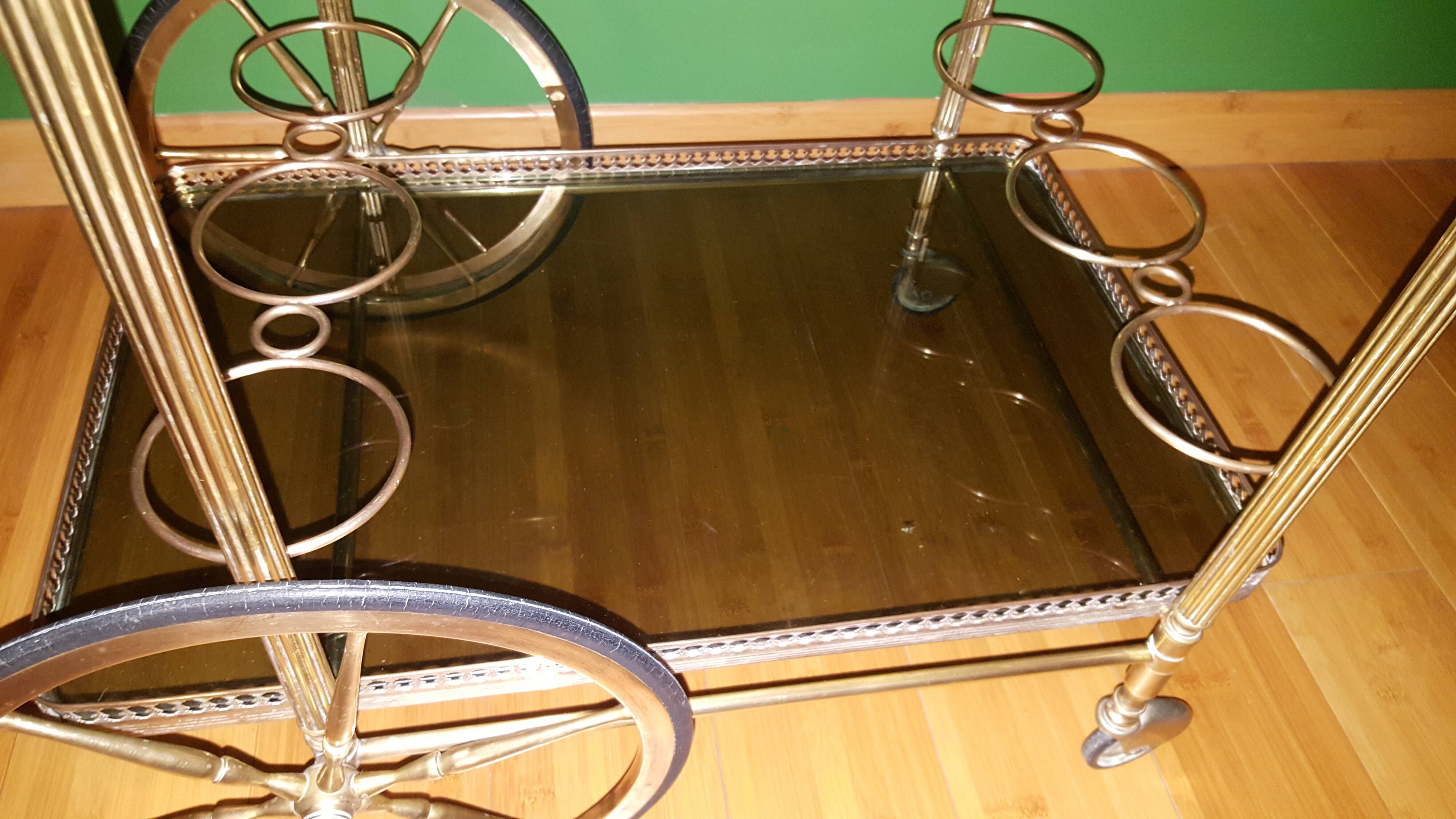 Rolling trolley with wheels