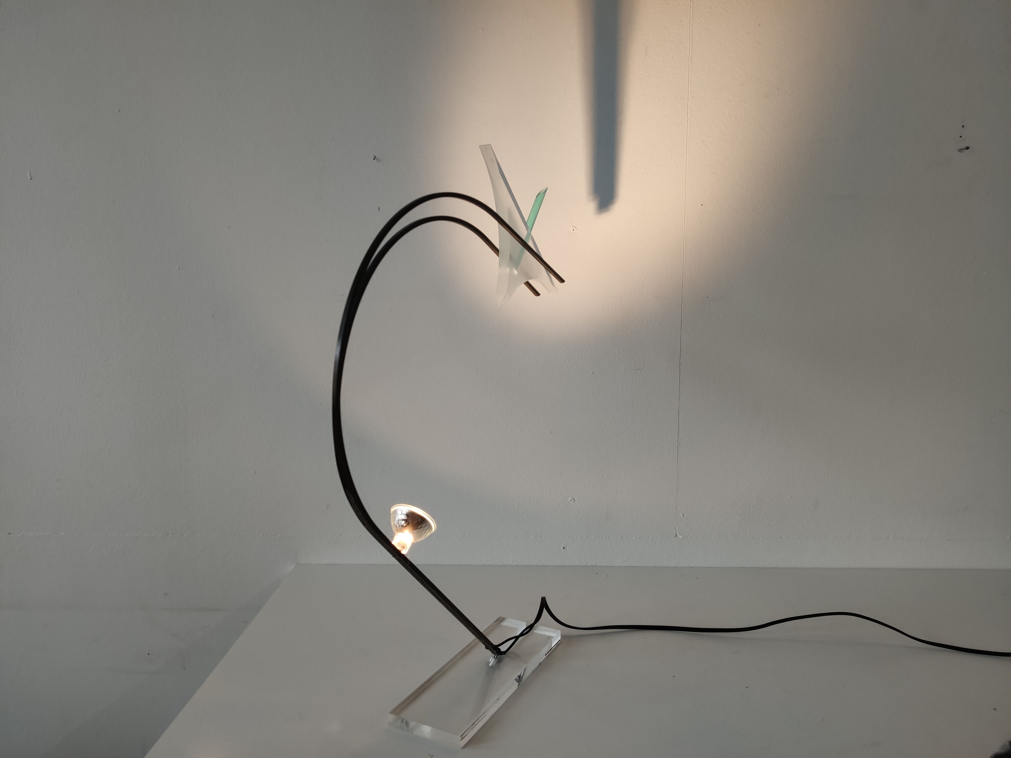 Lampe plexiglas et métal de Relco Milano, Italie 1980s