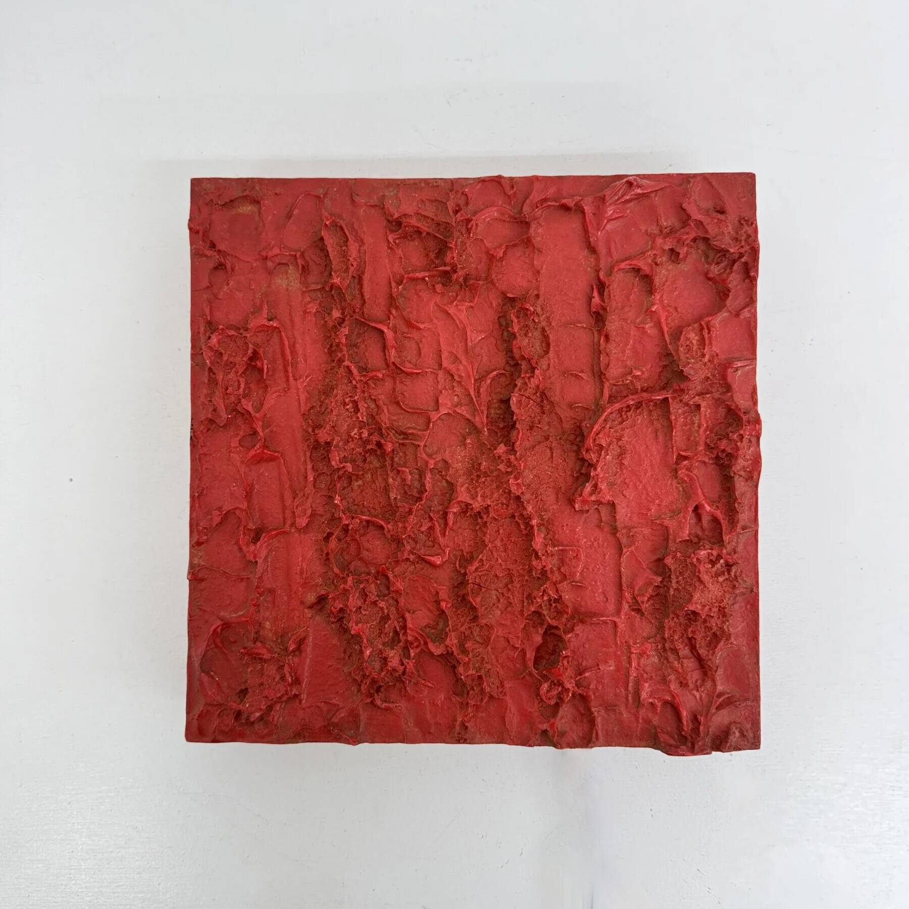 Lampe murale sculpturale rouge design Uwe Mersch des années 1970.