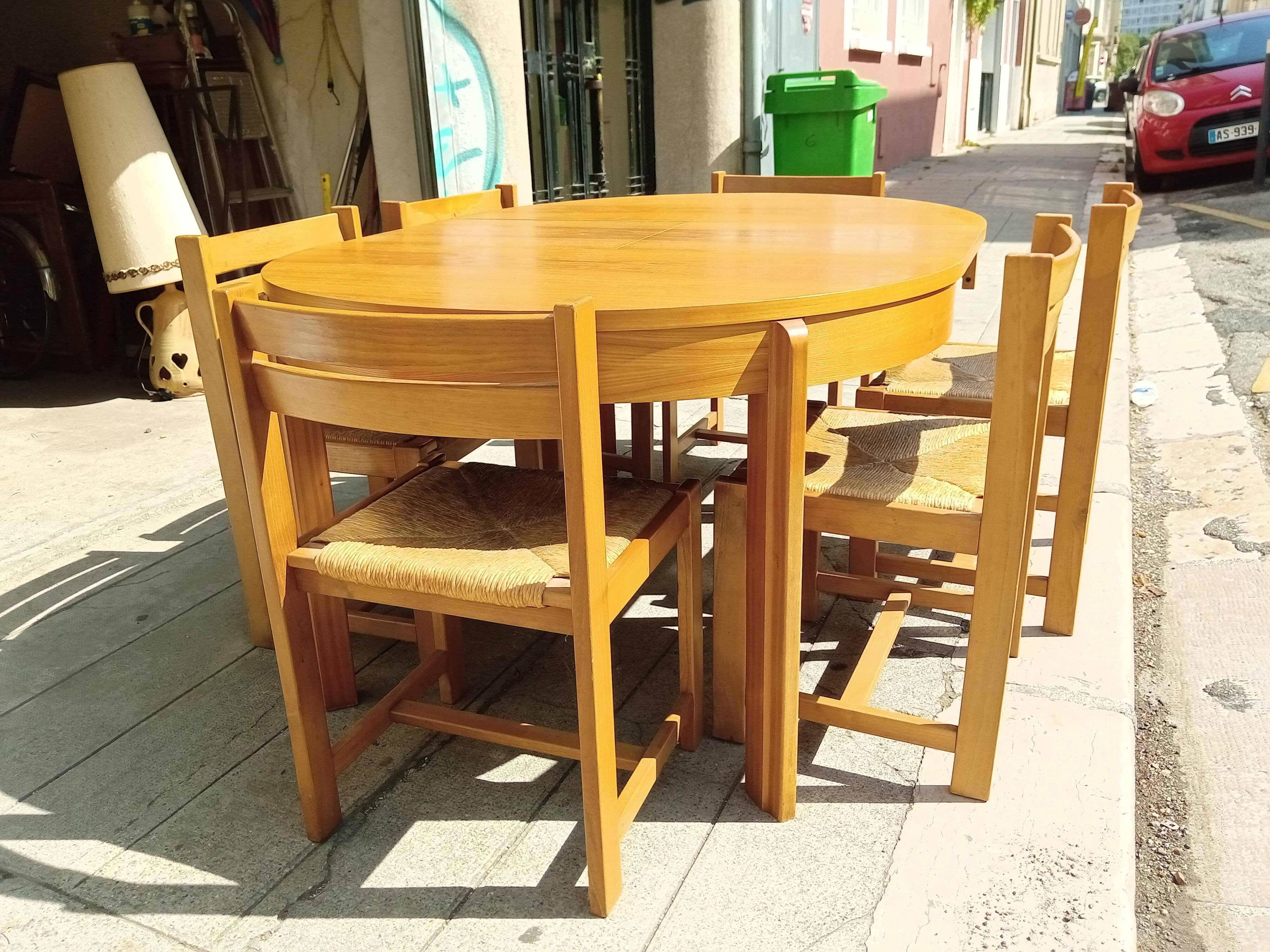 Table and six chairs in elm. Vintage