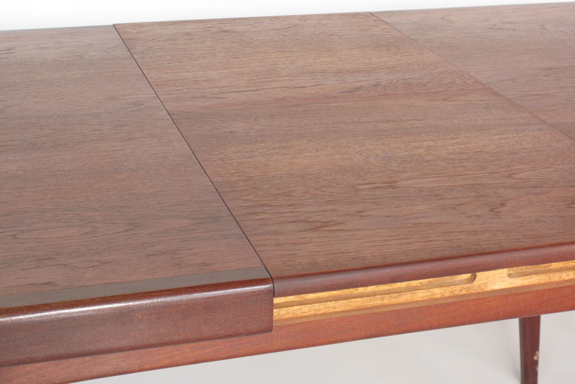 Table 'Milan' de Louis van Teeffelen for Wébé