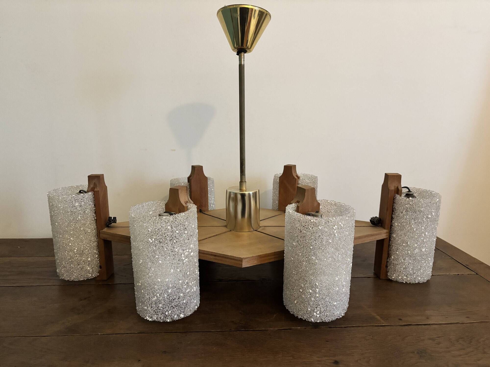 Vintage Scandinavian chandelier 6 lights – Wood and frosted Perspex – 1960s/70s