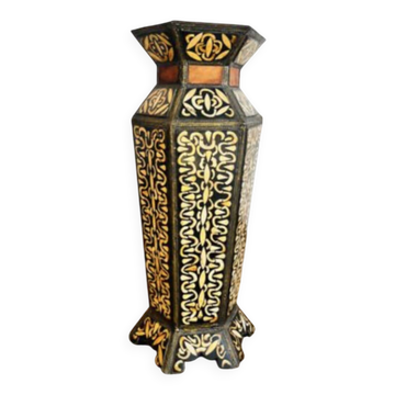 Large vase with inlaid patterns