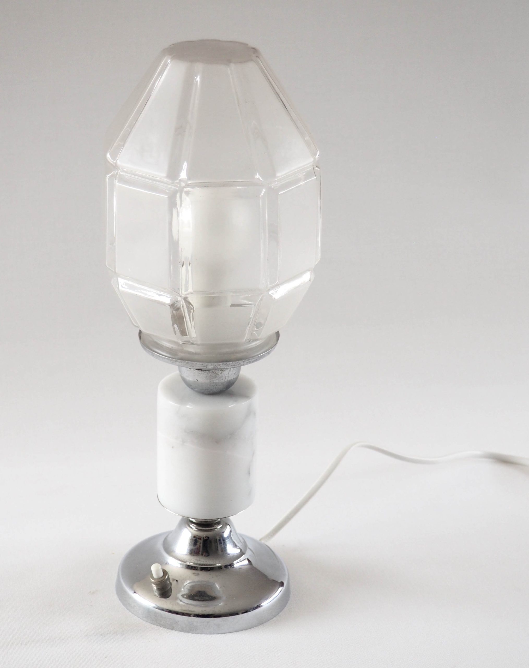 Art Deco lamp in satin glass, marble and chrome