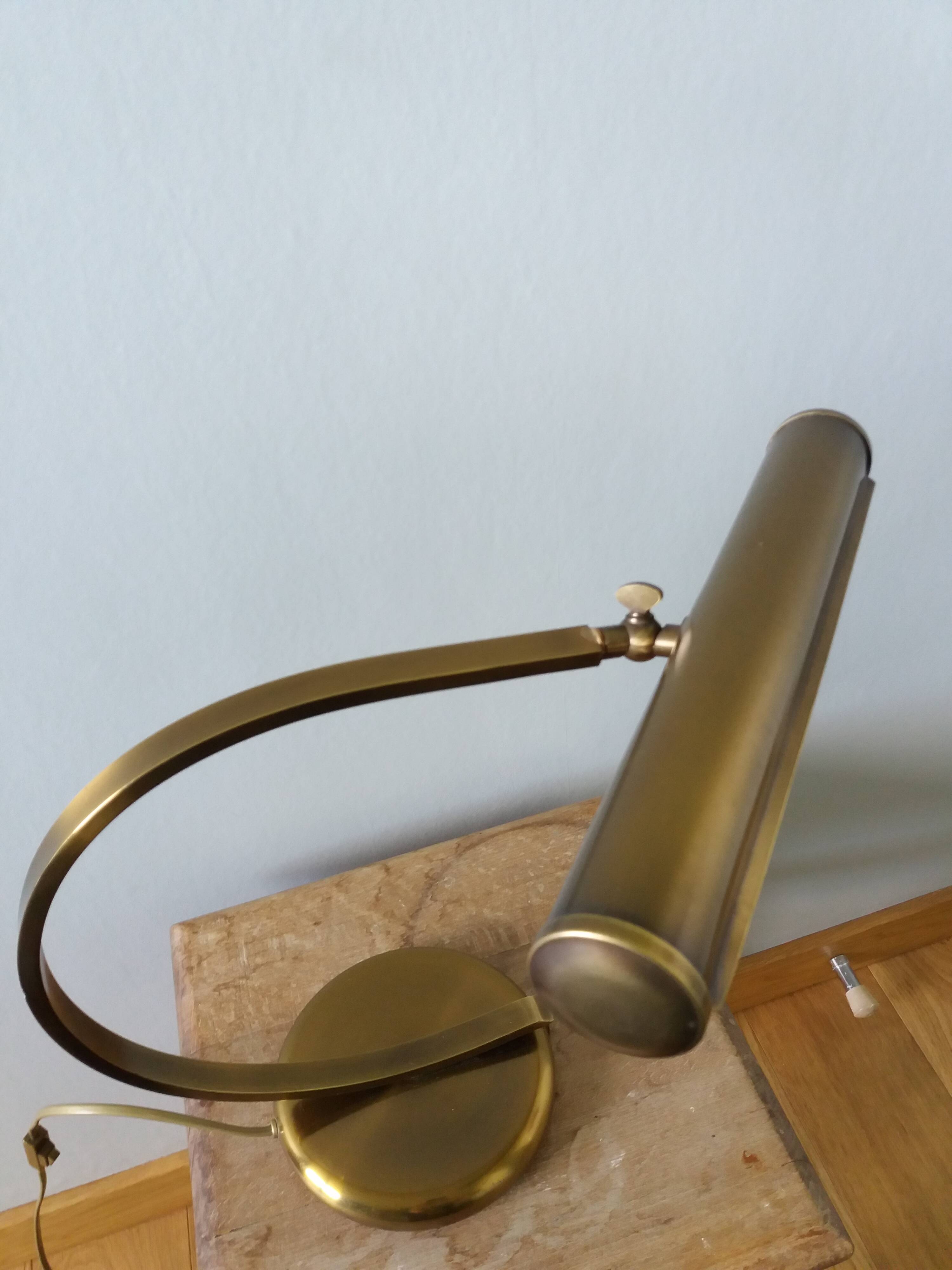 Articulated desk lamp, notary or banker lamp