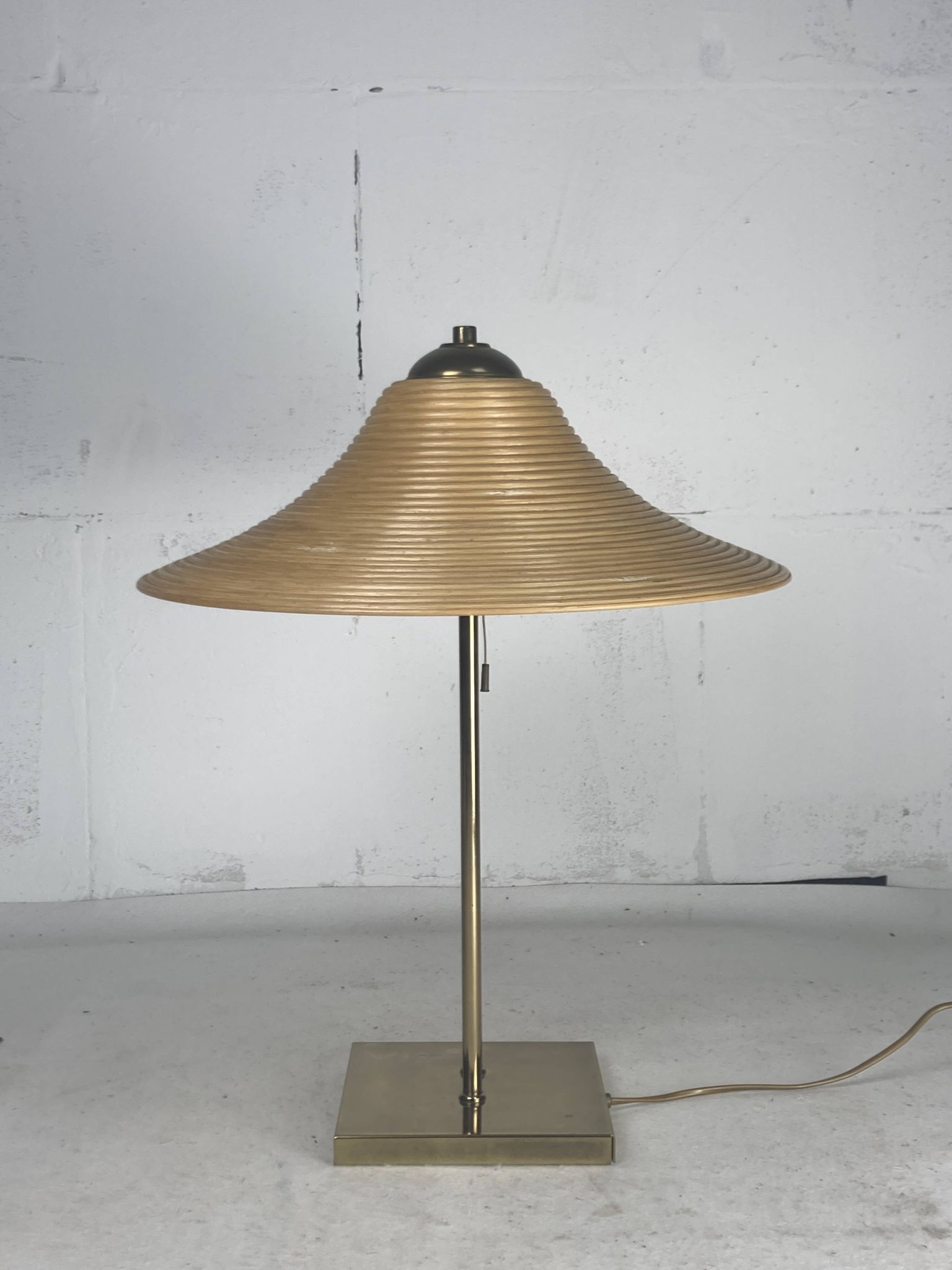 Lampe de table en laiton et rotin en roseau, Italie 1970