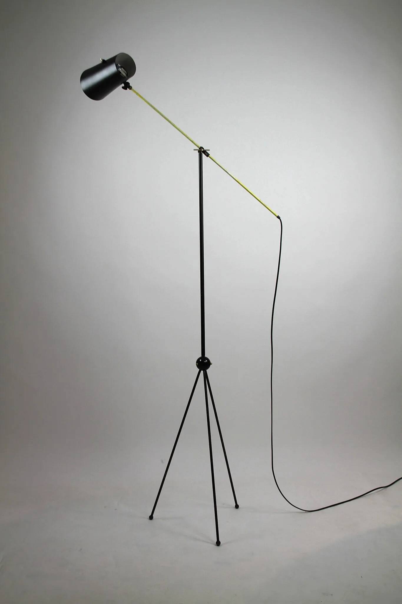 Lampadaire tripode "Canne à pêche" moderniste suédois – Suède, années 1950