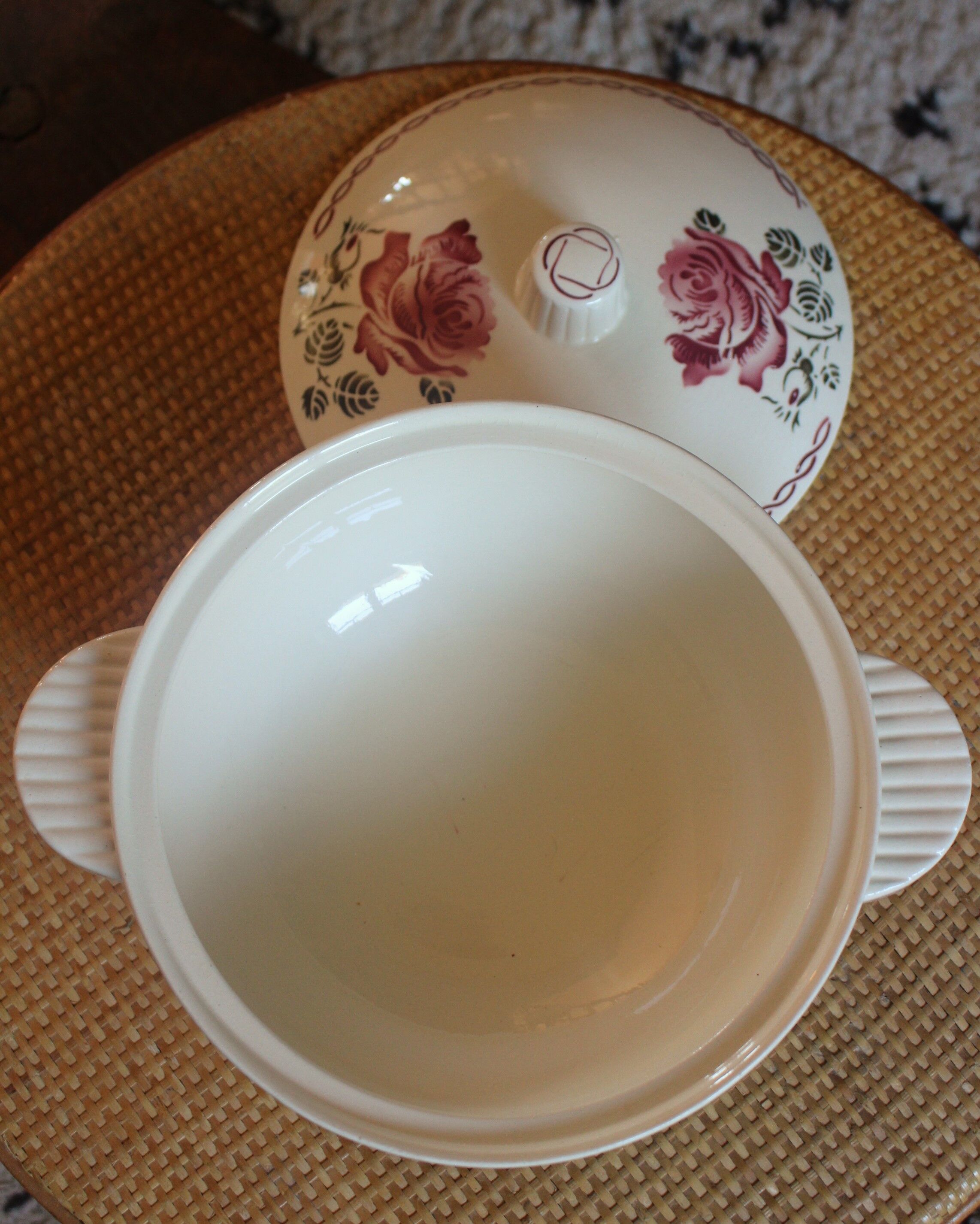 Soupière Germaine Badonviller art deco rose red black
