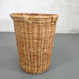 Round wicker basket