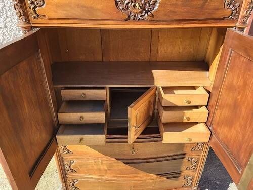 Rococo cabinet in walnut