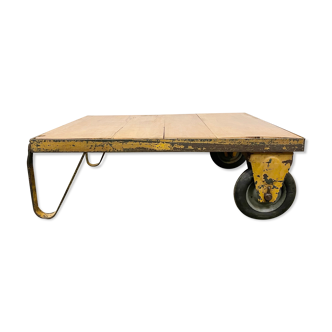 Table basse industriel jaune, années 1960