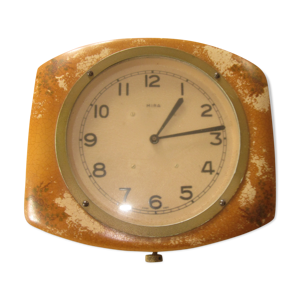 Horloge ancienne en metal