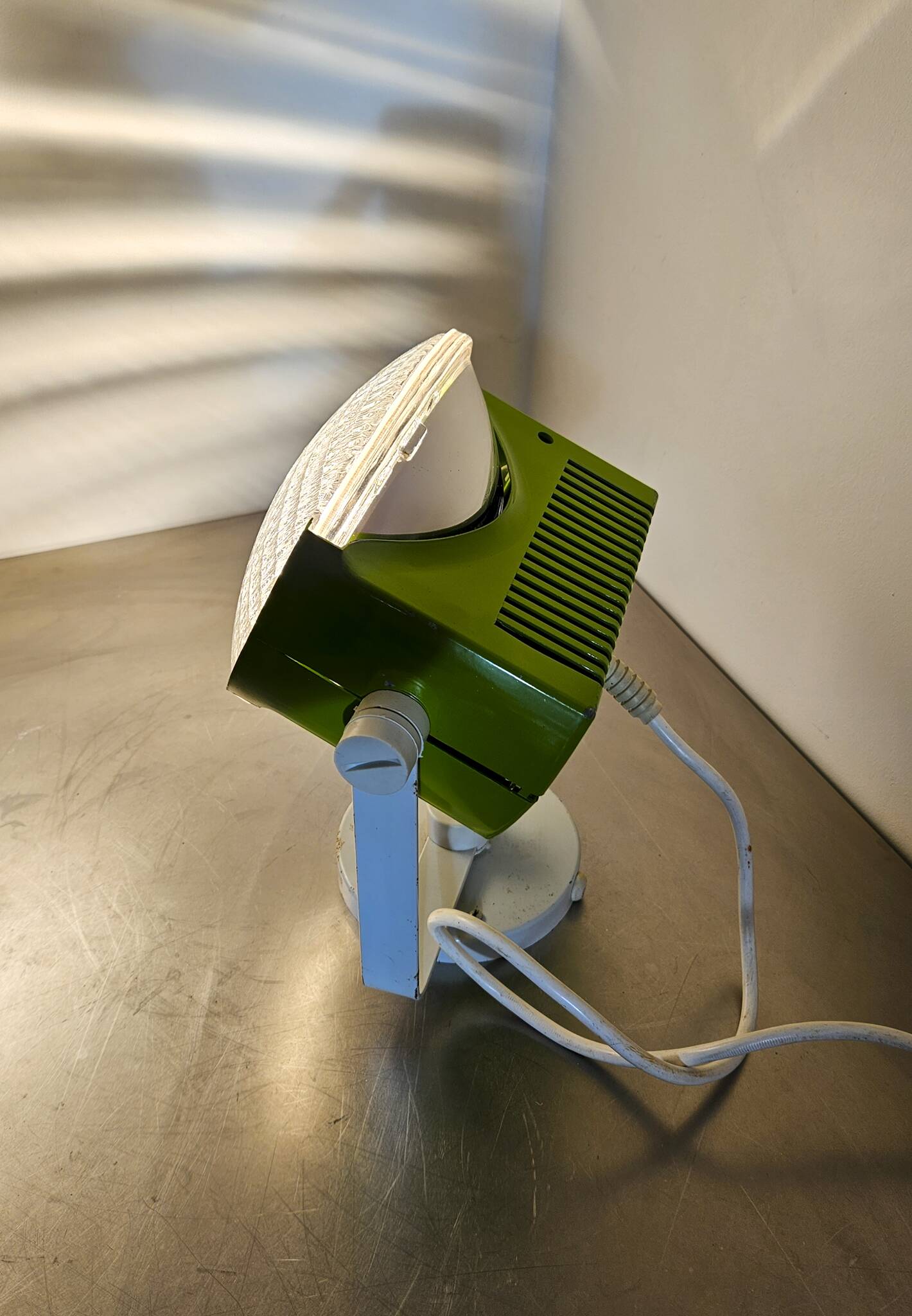 Spot vintage design 1970s apple green LITA