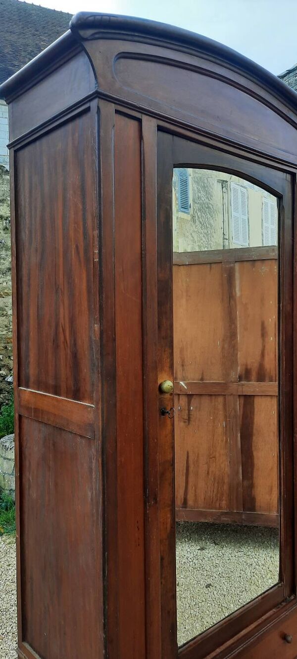 Armoire parisienne