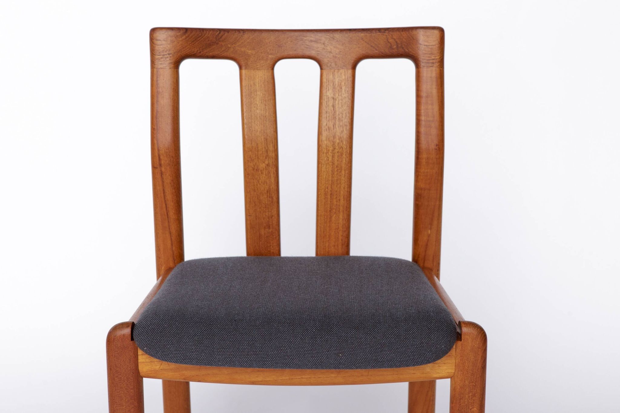 Set of 4 Teak Dining Chairs by Dyrlund, 1960s Danish Mid-Century Modern