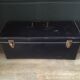 Valise ancienne parallélépipédique bleue