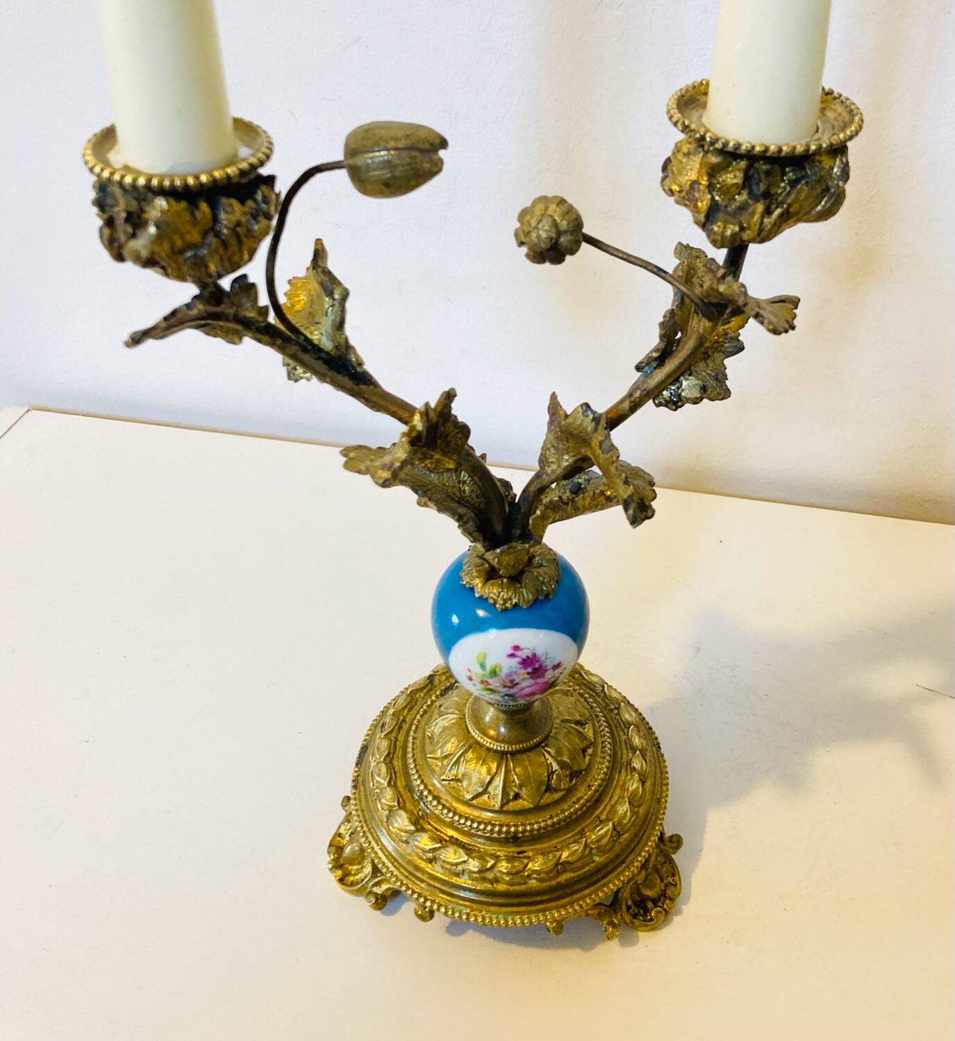 19th century candle holders in gilded bronze and porcelain