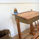 Bureau d’écolier en bois, rénové