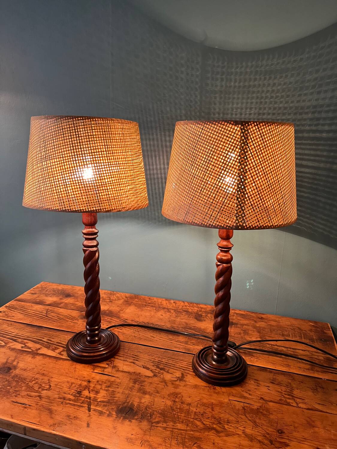 Pair of table lamps in turned wood, manual work