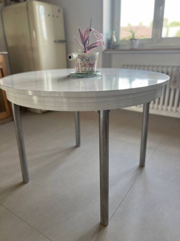 Table ronde extensible en formica, années 70