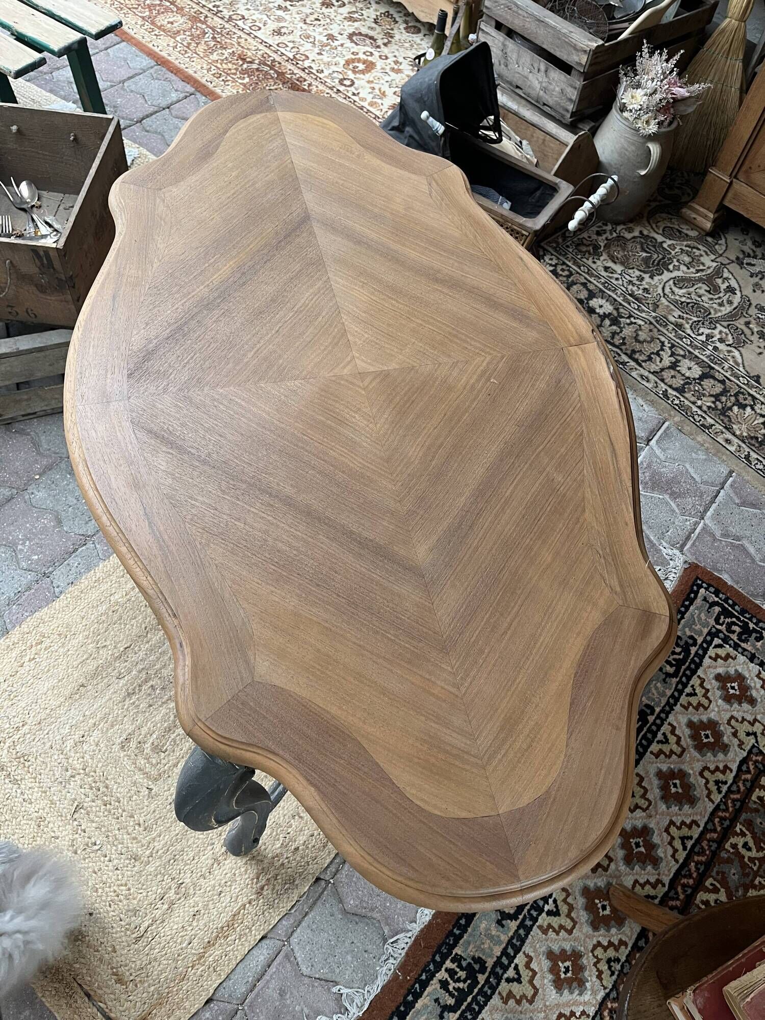 Violin table
