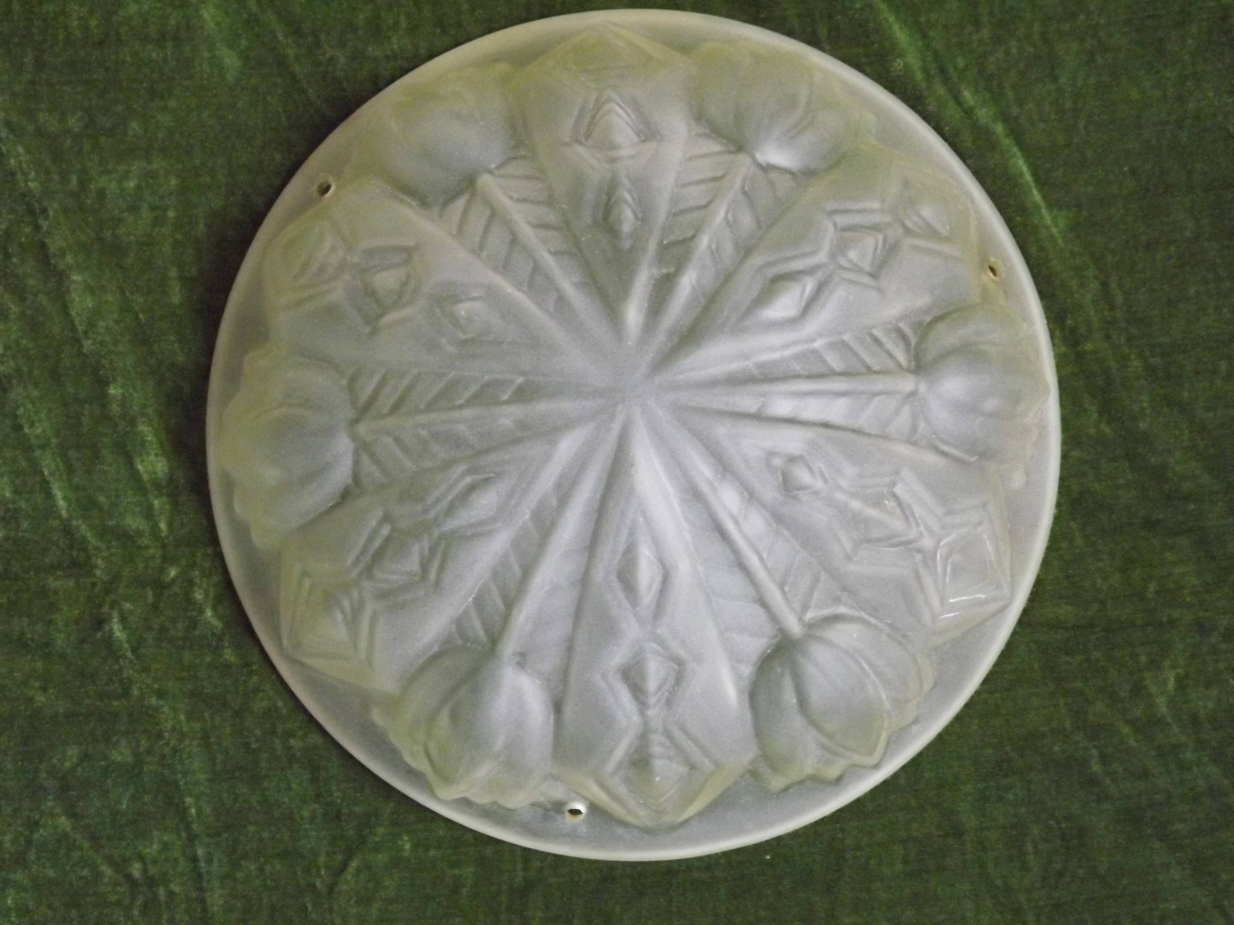 French Art Deco White Pâte de Verre Platform with Abstract Tulip Design 5145