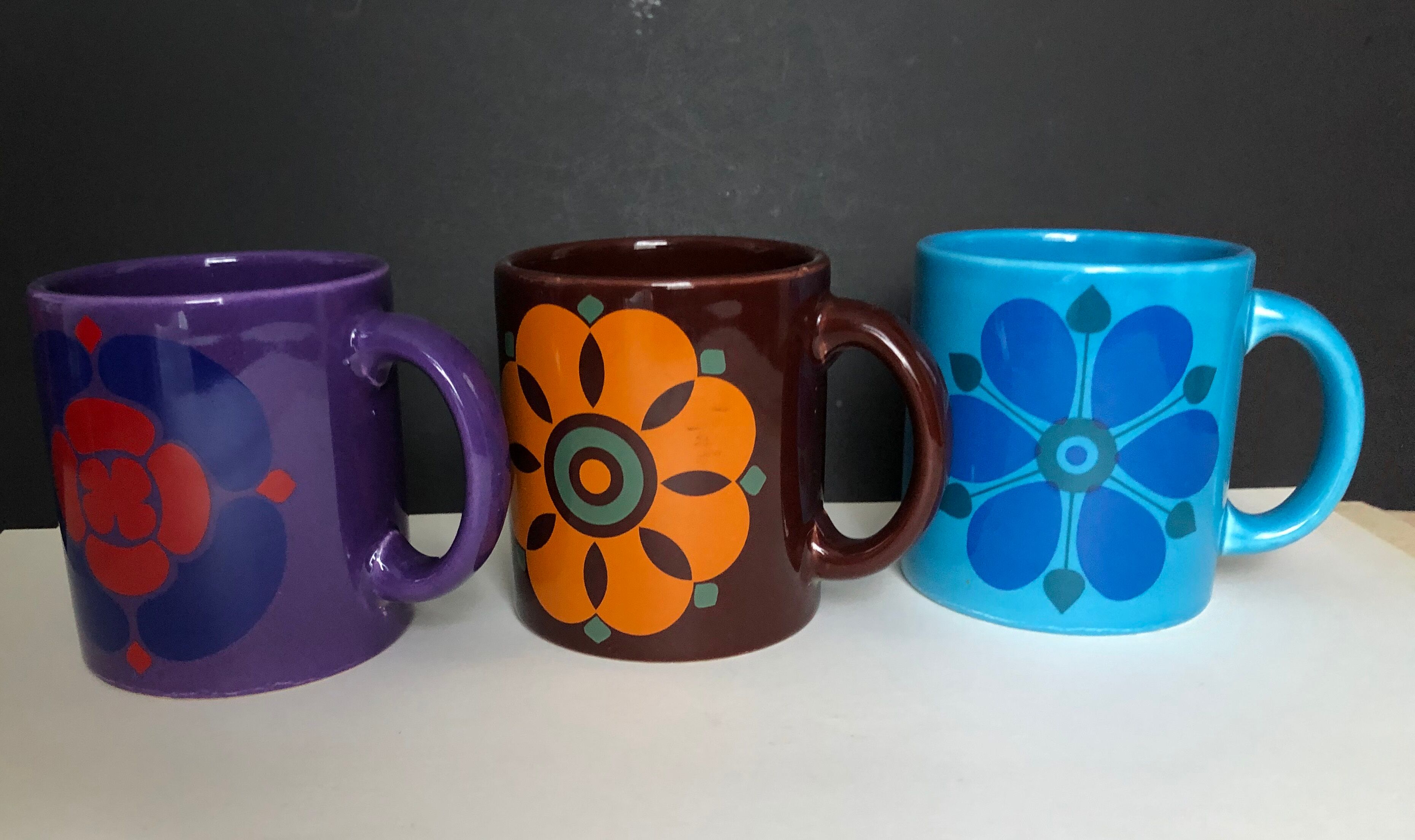 Set of 5 vintage mugs